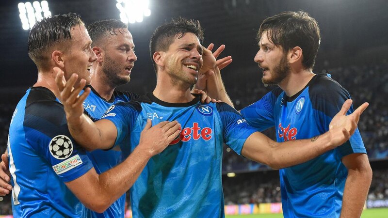 CLB Napoli: Lịch sử đội bóng hùng mạnh miền Nam Italy 5 Đội bóng này đã hai lần giành Siêu Cúp Ý vào các năm 1990 và 2014