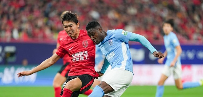 Màn so tài Dalian Yingbo vs Zheijang FC